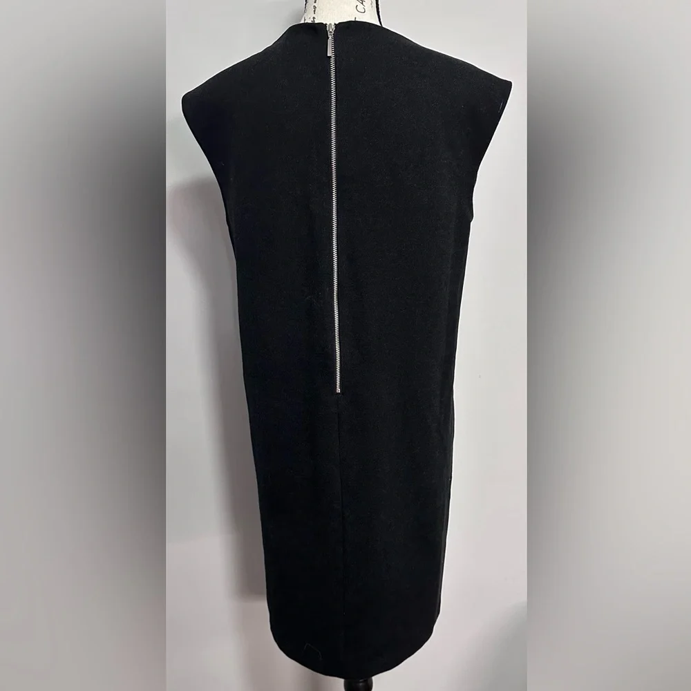 ๐ค Club Monaco V-Neck Top โ Black ๐ค - Picture 5 of 13